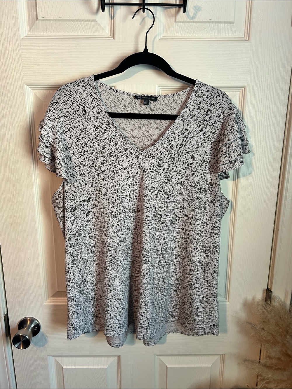 Women's V-neck ruffle sleeve top